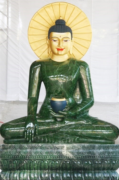 Bac Ninh pagoda welcomes world’s largest jade Buddha - ảnh 1